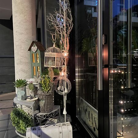 Sohaz Panzio Es Apartmanhaz Szolnok Exteriör bild