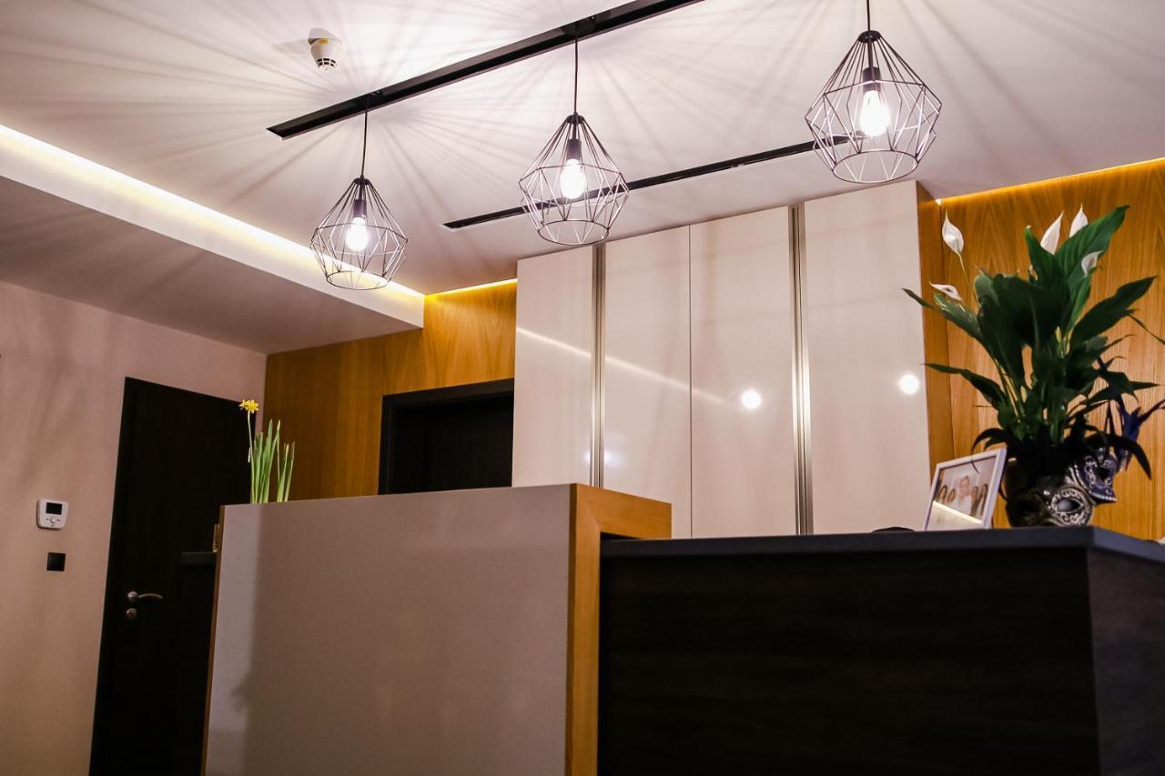 Sohaz Panzio Es Apartmanhaz Szolnok Exteriör bild