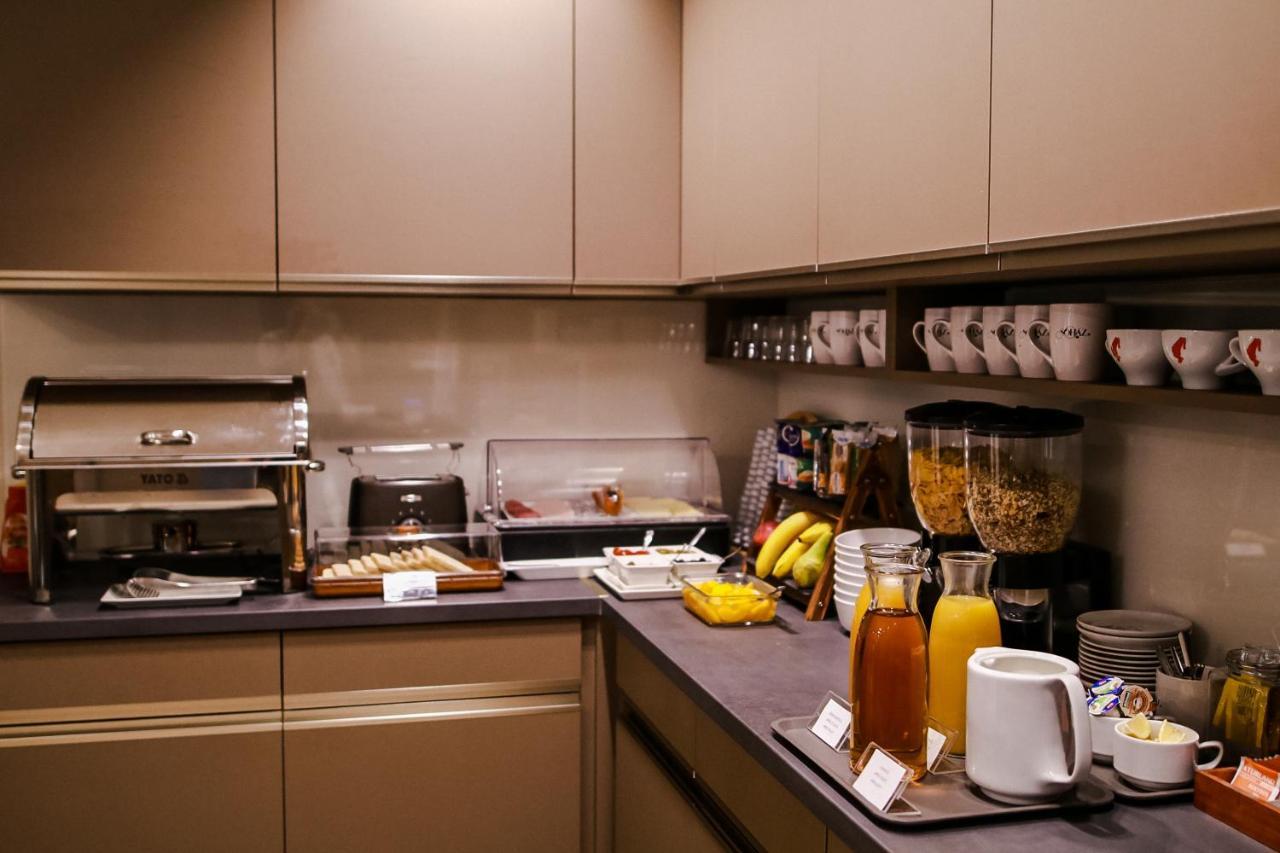 Sohaz Panzio Es Apartmanhaz Szolnok Exteriör bild