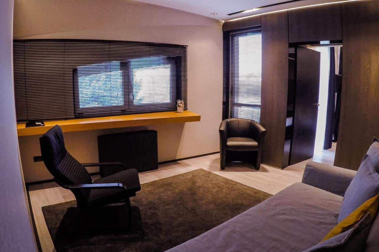 Sohaz Panzio Es Apartmanhaz Szolnok Exteriör bild