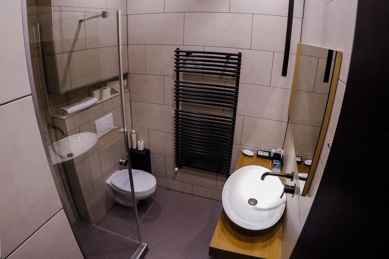 Sohaz Panzio Es Apartmanhaz Szolnok Exteriör bild