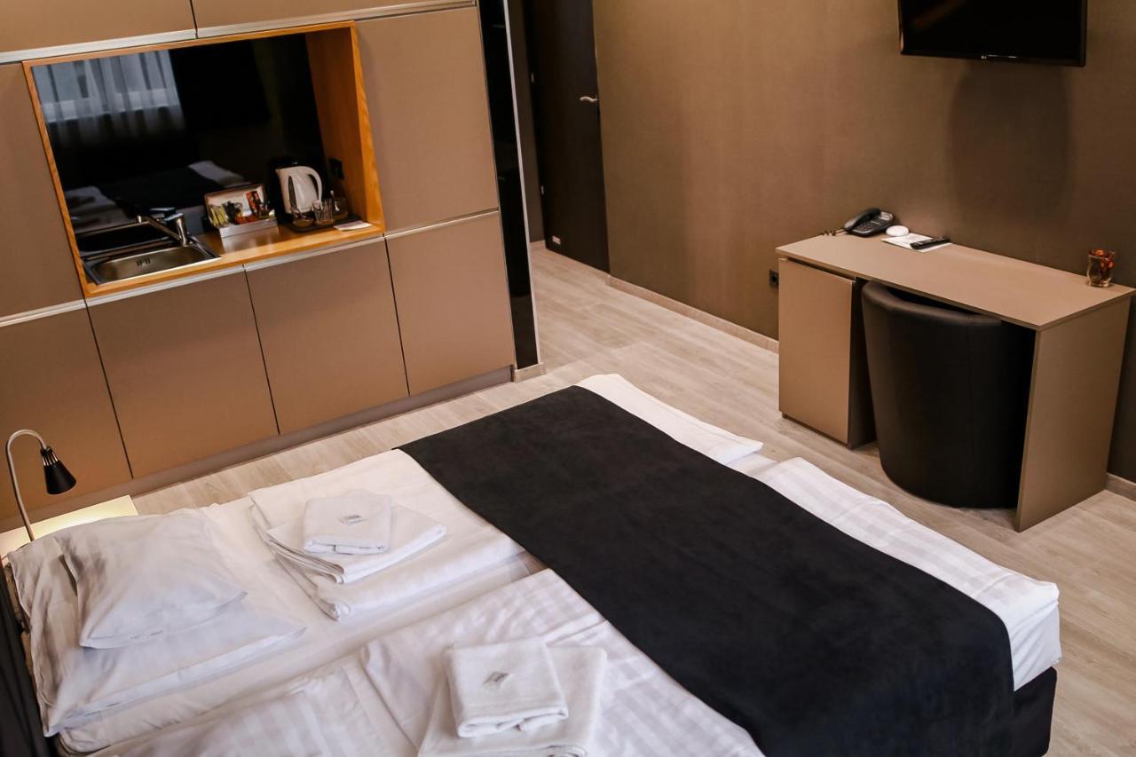 Sohaz Panzio Es Apartmanhaz Szolnok Exteriör bild
