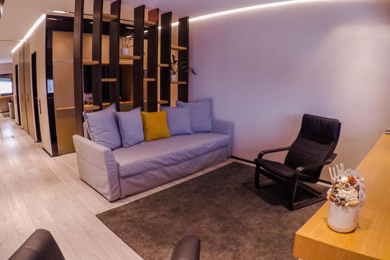 Sohaz Panzio Es Apartmanhaz Szolnok Exteriör bild