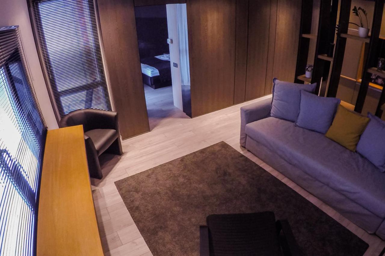 Sohaz Panzio Es Apartmanhaz Szolnok Exteriör bild