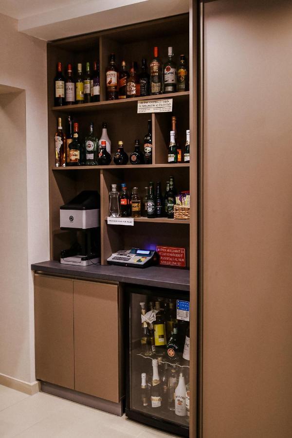 Sohaz Panzio Es Apartmanhaz Szolnok Exteriör bild