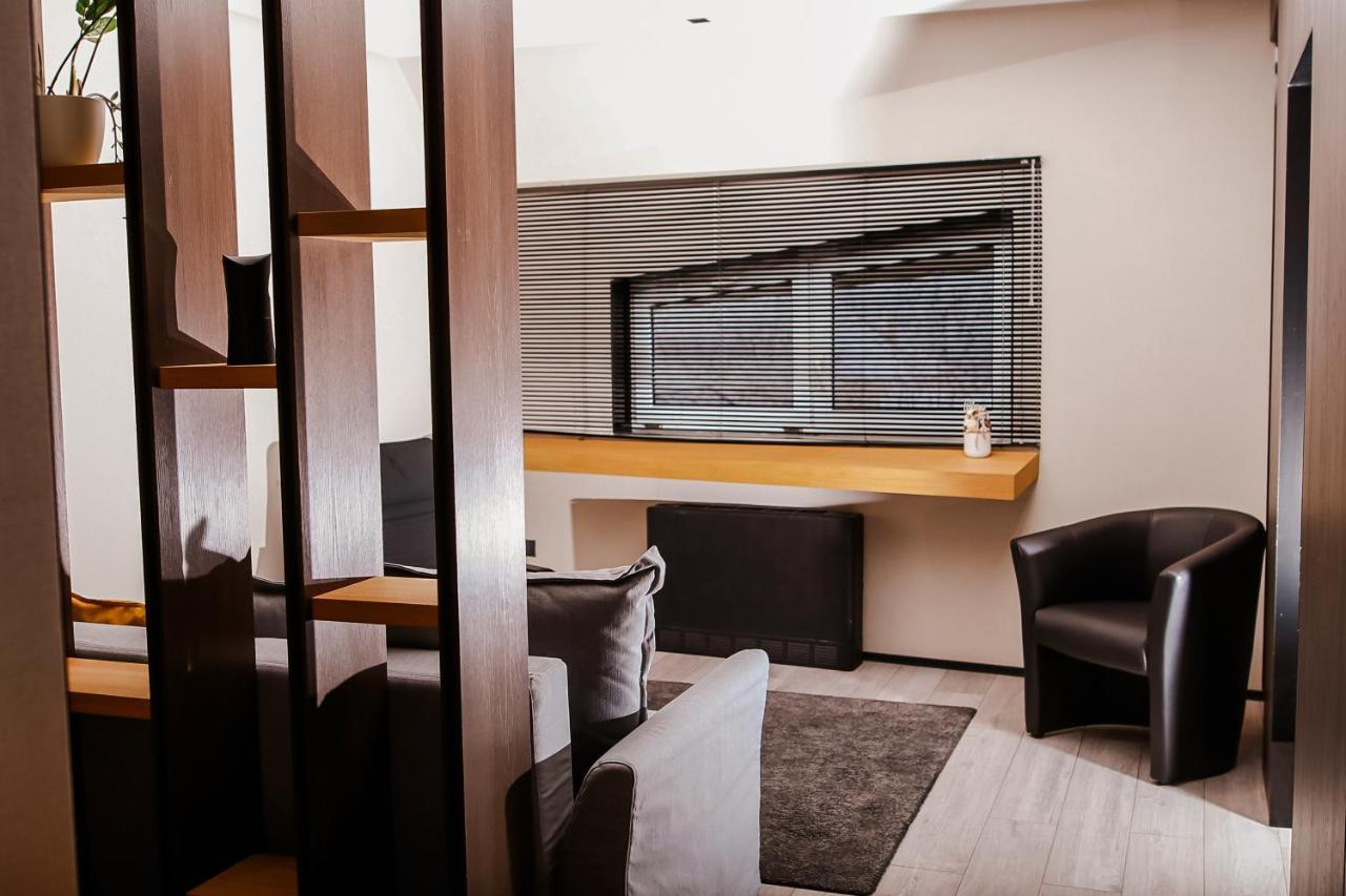 Sohaz Panzio Es Apartmanhaz Szolnok Exteriör bild