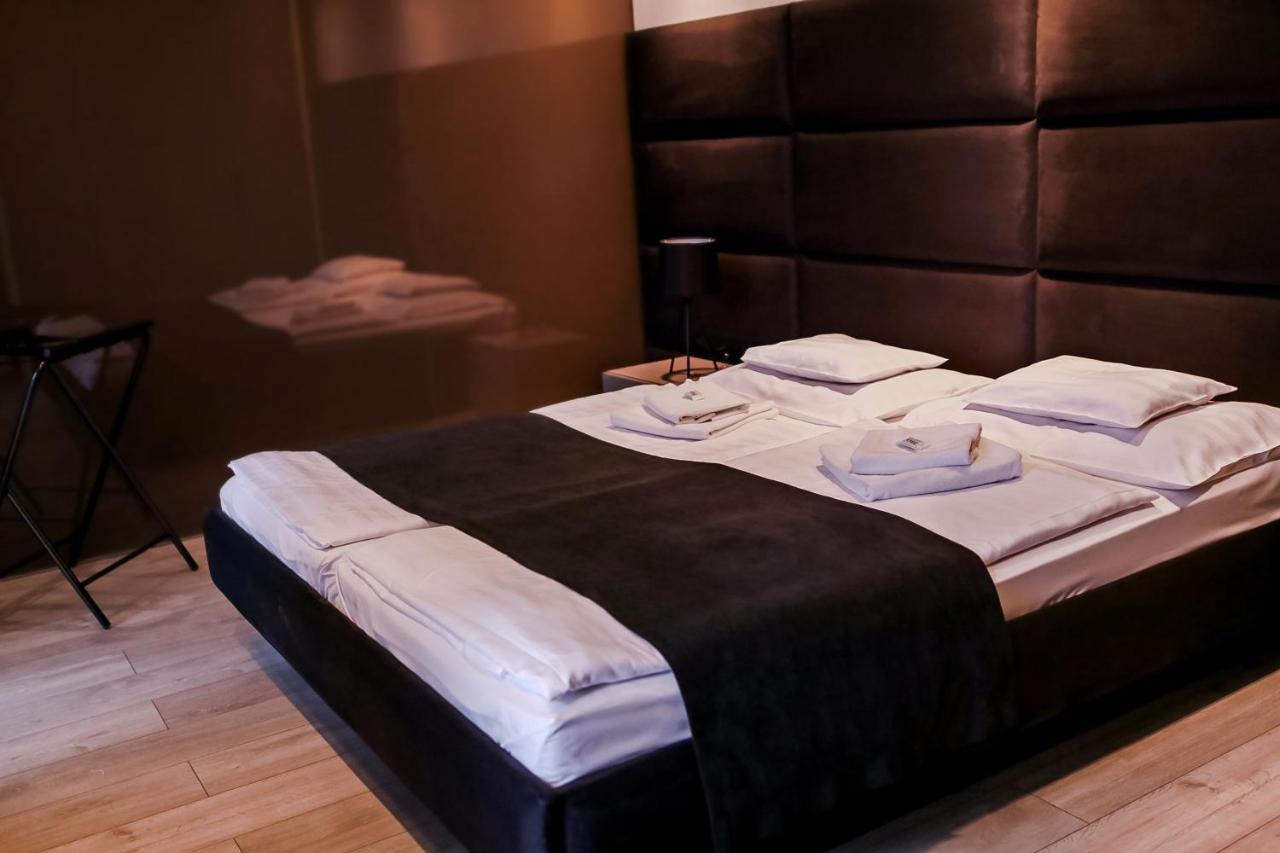 Sohaz Panzio Es Apartmanhaz Szolnok Exteriör bild